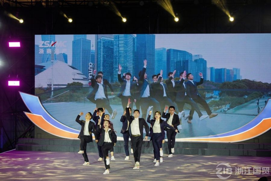 节目9 拉杆箱.jpg