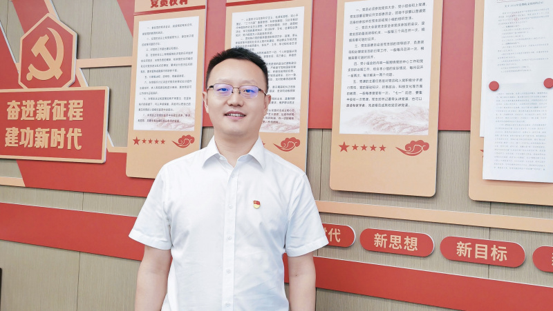王世鹏照片.jpg
